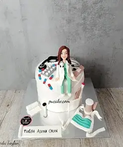 Doktor Temalı Pasta