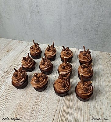 Draje-Cikolatali-Kremali-Cupcake